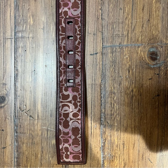 Coach Signature Logo Belt - Picture 7 of 7